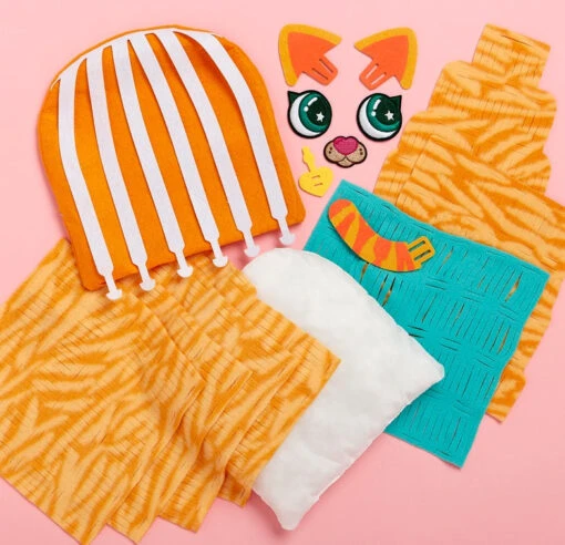 Kitty Magic Scrunch Pillow Kit -Children Toys Store Bright stripes magic scrunch pillow kitty SCR 002 03 busybeetoys.net