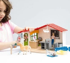 Schleich Veterinarian Practice With Pets -Children Toys Store schleich VeterinarianPracticewithPets 42502 busybeetoys 12